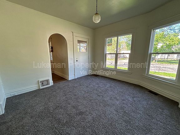 3rd image of 1104 Washington Ave Unit 1
