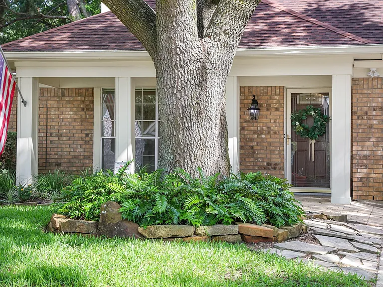 8910 Driftstone Dr — Photo 29