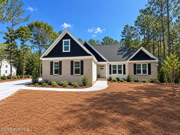 488 Longleaf Drive, West End, NC 27376