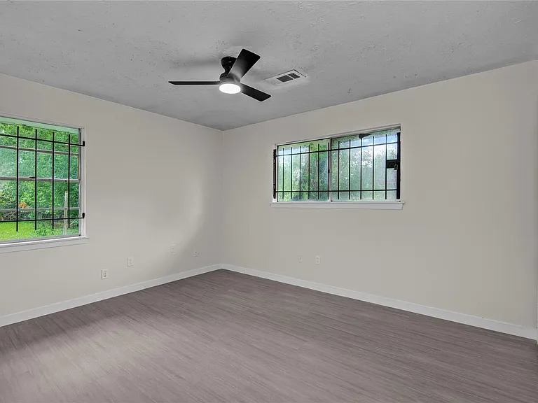 7329 Gleason Rd — Photo 14