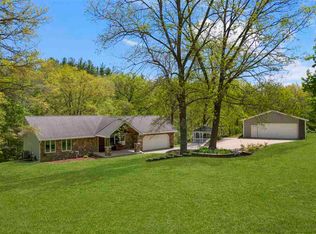 2244 Hill Dr NE, Solon, IA 52333