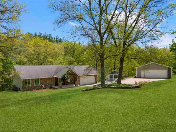 2244 Hill Dr NE, Solon, IA 52333