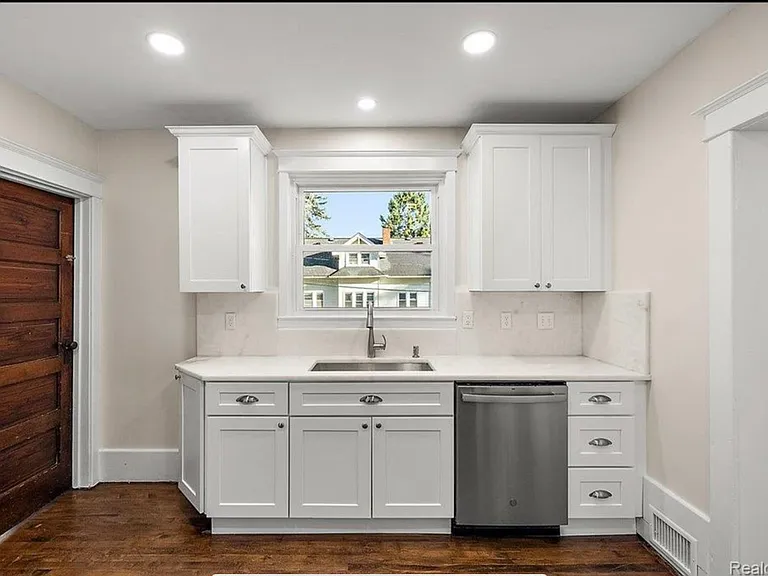438 N Bailey St — Photo 14