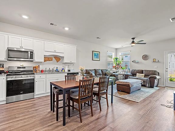 5th image of 402 Toledo St