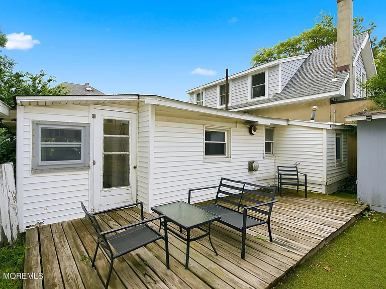 1208 Maplewood Rd — Photo 3