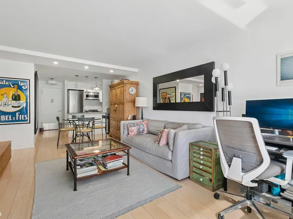 115 East 9th Street 12D image 2 of 5