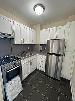 4th image of 164-20 Highland Ave #9