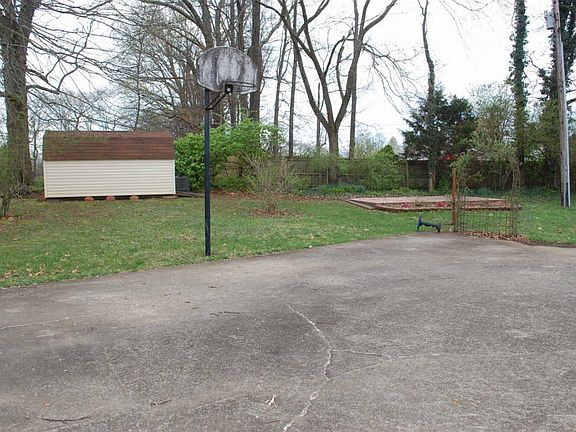 4th image of 2290 Dogwood Ln