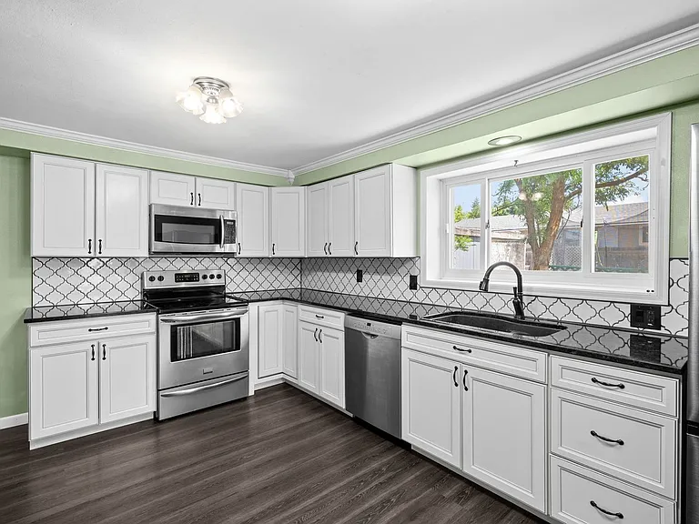 1504 E Queen Ave — Photo 11