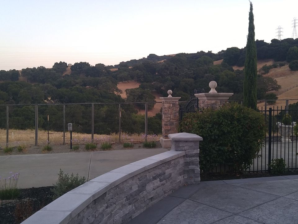 2nd image of 16 Winding Creek Way
