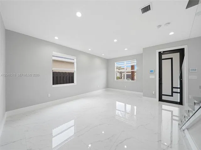 4107 NE 20th St — Photo 13