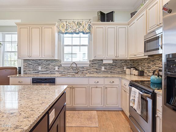 3rd image of 105 Island Cove Ct