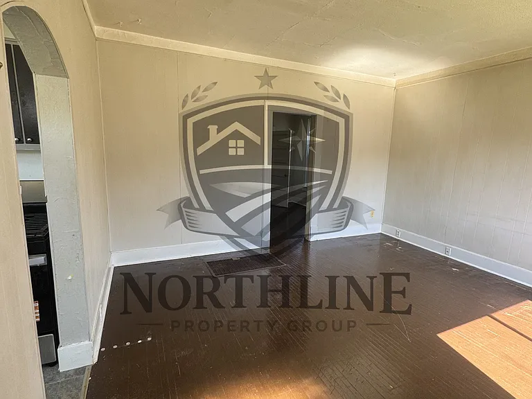 1517 Franklin Ave — Photo 1