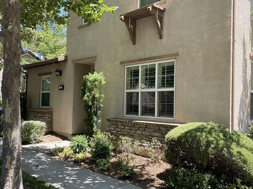 1st image of 12 Villa Gardens Ct
