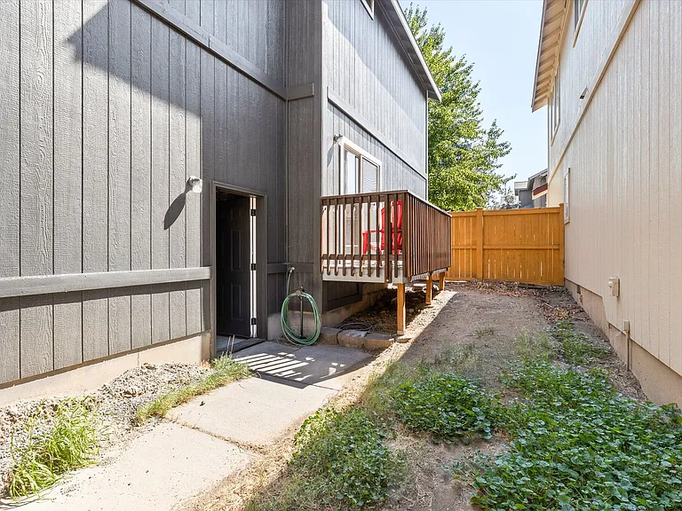 20184 Merriewood Ln — Photo 39