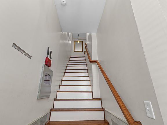5th image of 171 Spring St APT B