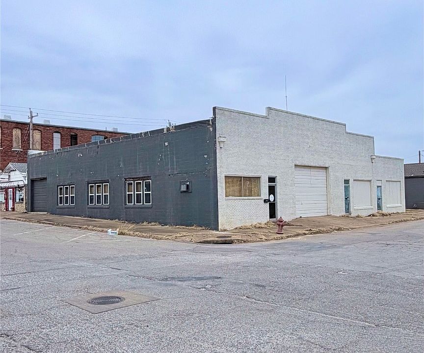 1st image of 203 E 7th St