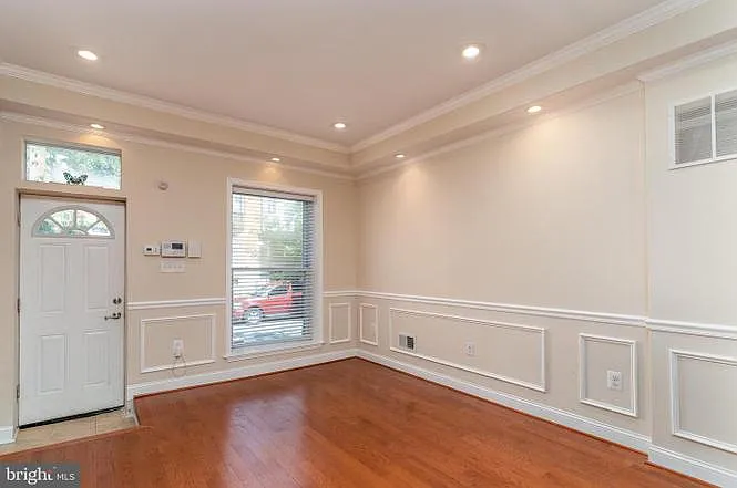 3 bed, 1625 sqft, $2,250 — Photo 2