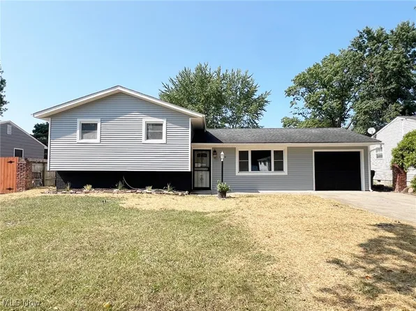 1939 E 42nd St, Lorain, OH 44055