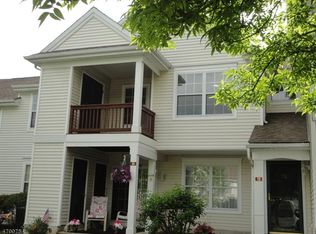 72 Overlook Dr, Stewartsville, NJ 08886