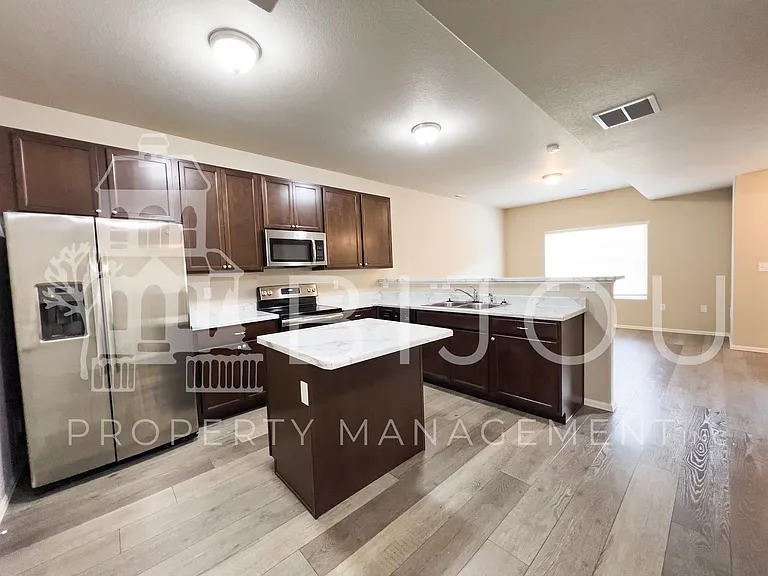 7661 Silver Larch Point — Photo 9