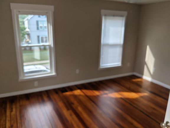 3rd image of 5621 Abbottsford Ave