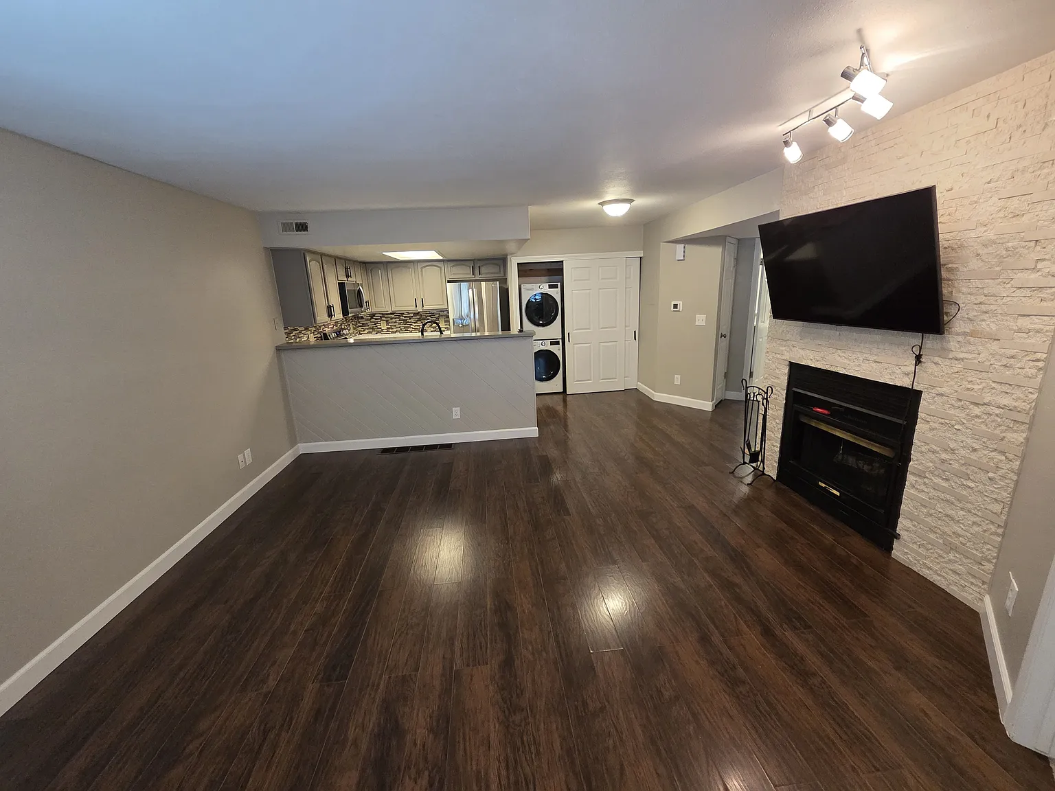 2 bed, 786 sqft, $1,750 — Photo 3