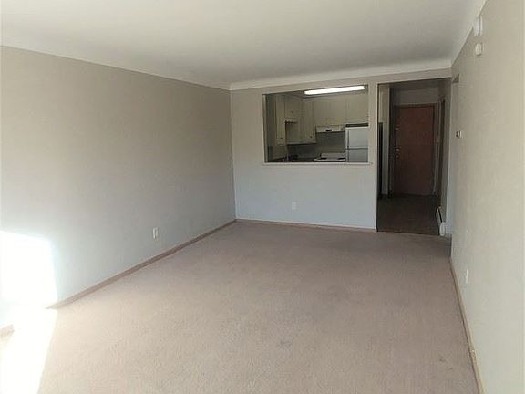 3rd image of 655 Larpenteur Ave W APT 08