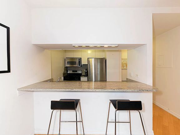 3rd image of 236 E 47th St APT 20A