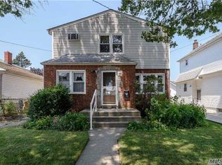 40 Arlington St, Mineola, NY 11501