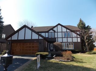 2352 E Bradshire Ct, Arlington Heights, IL 60004