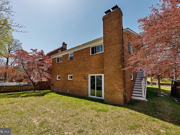 5th image of 3651 Highwood Dr SE