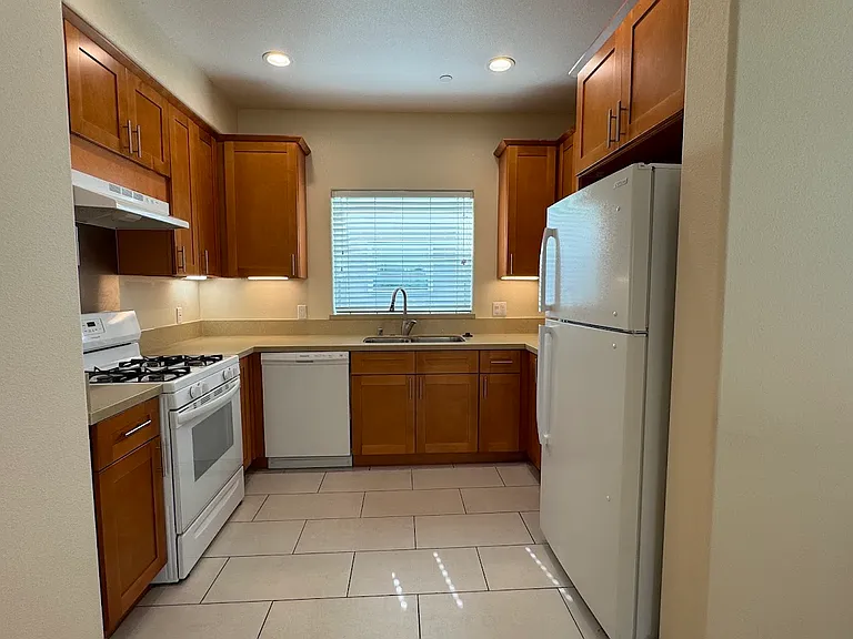 727 S Stoneman Ave #B — Photo 12
