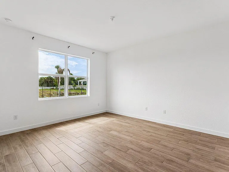 2770 NE Breezeway Cir — Photo 22