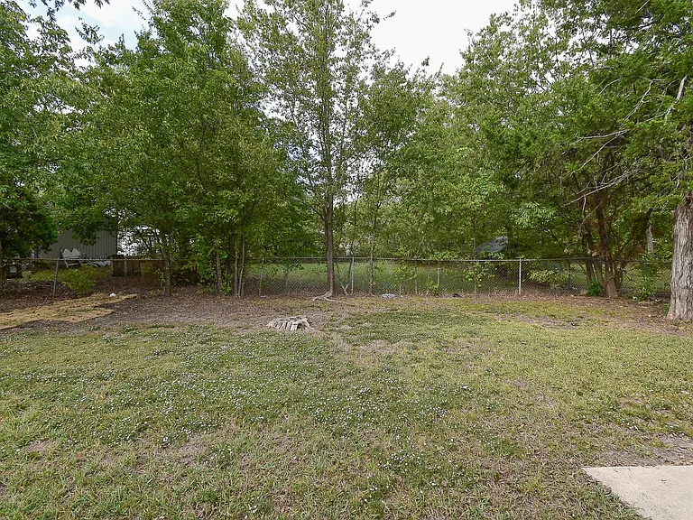 4008 Templeton St — Photo 33