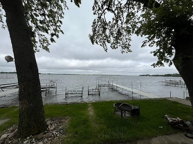 1038 S Lake Dr — Photo 14
