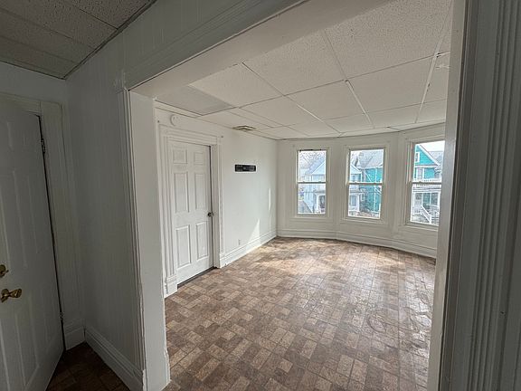 4th image of 108 Grote St #2