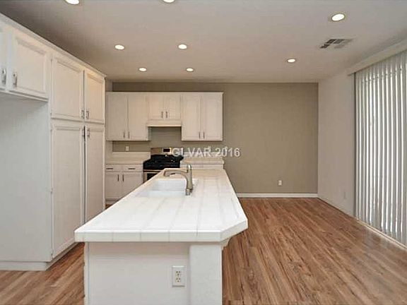 3rd image of 657 Elliot Peak Ave