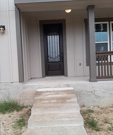 3rd image of 402 Shady Ln
