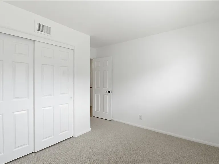 577 Houston Dr — Photo 12