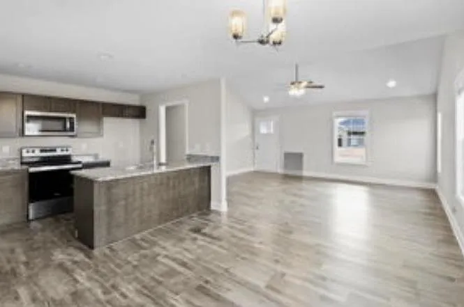 4 bed, 1609 sqft, $2,400 — Photo 4