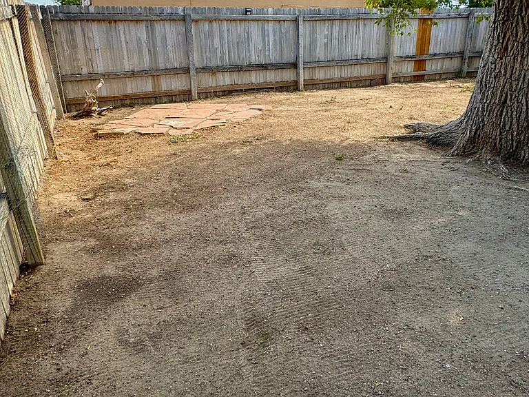 1230 E 10th St #A — Photo 25