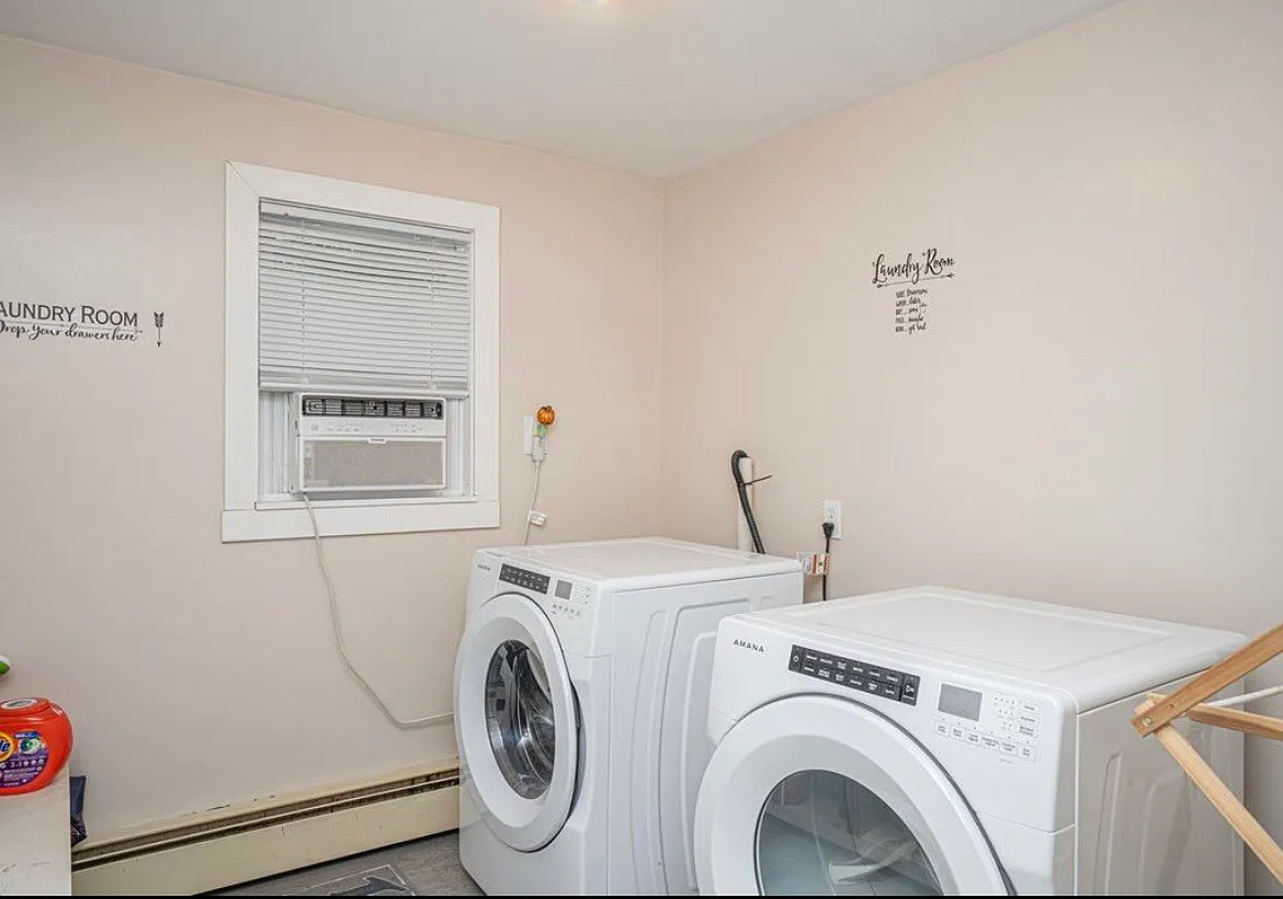 3 bed, $2,100 — Photo 2