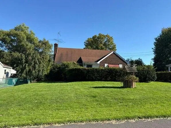 2015 Mary St, Farrell, PA 16121