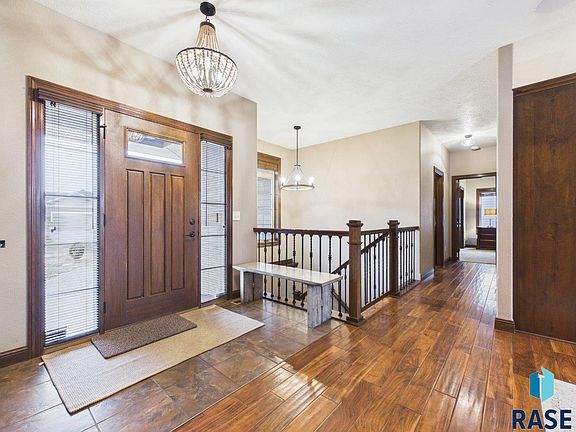 3rd image of 2105 S Silverpine Ct