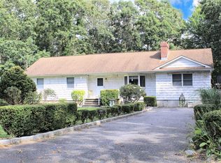 40 Park Ave, Shirley, NY 11967