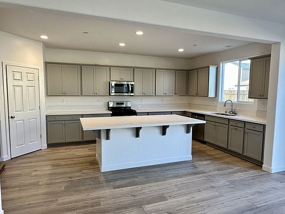 4th image of 14282 W San Joaquin Ave