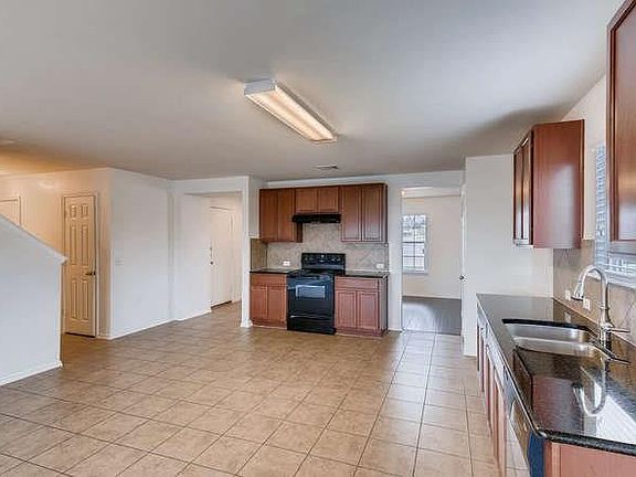 4th image of 9521 China Rose Dr