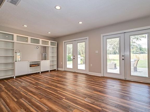 5th image of 412 Forest Glen Ave