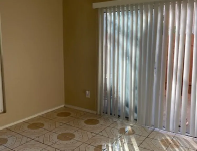 1015 N Vineyard Ave — Photo 5